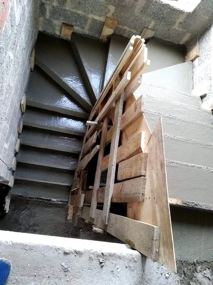 Escalier béton coffré